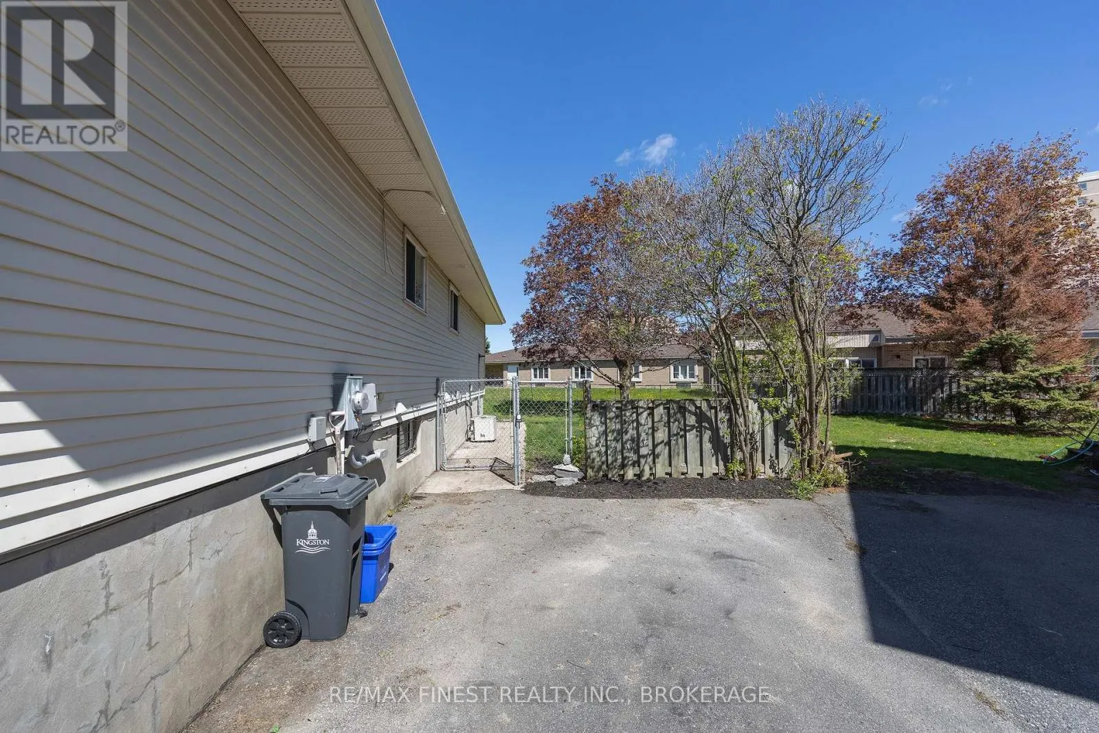 882 BEACONHILL COURT