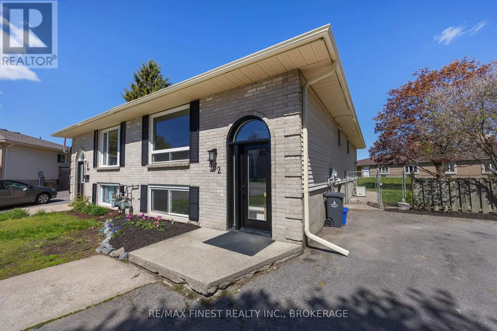882 BEACONHILL COURT
