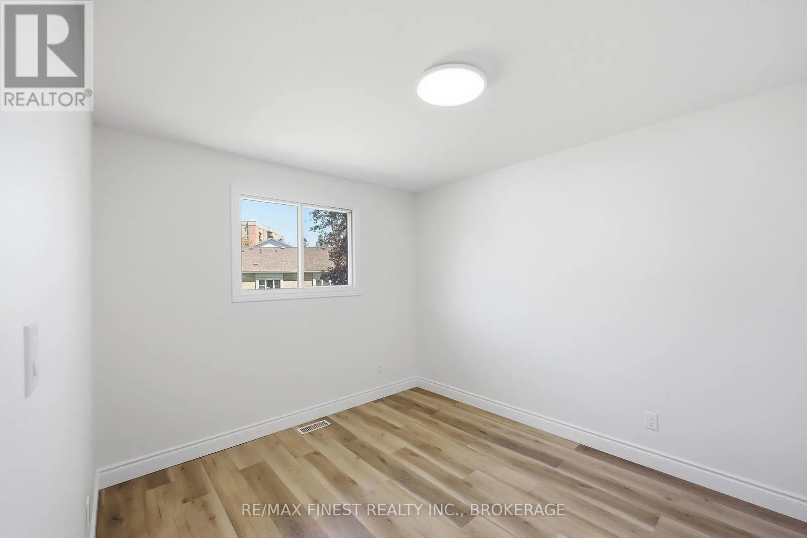 882 BEACONHILL COURT
