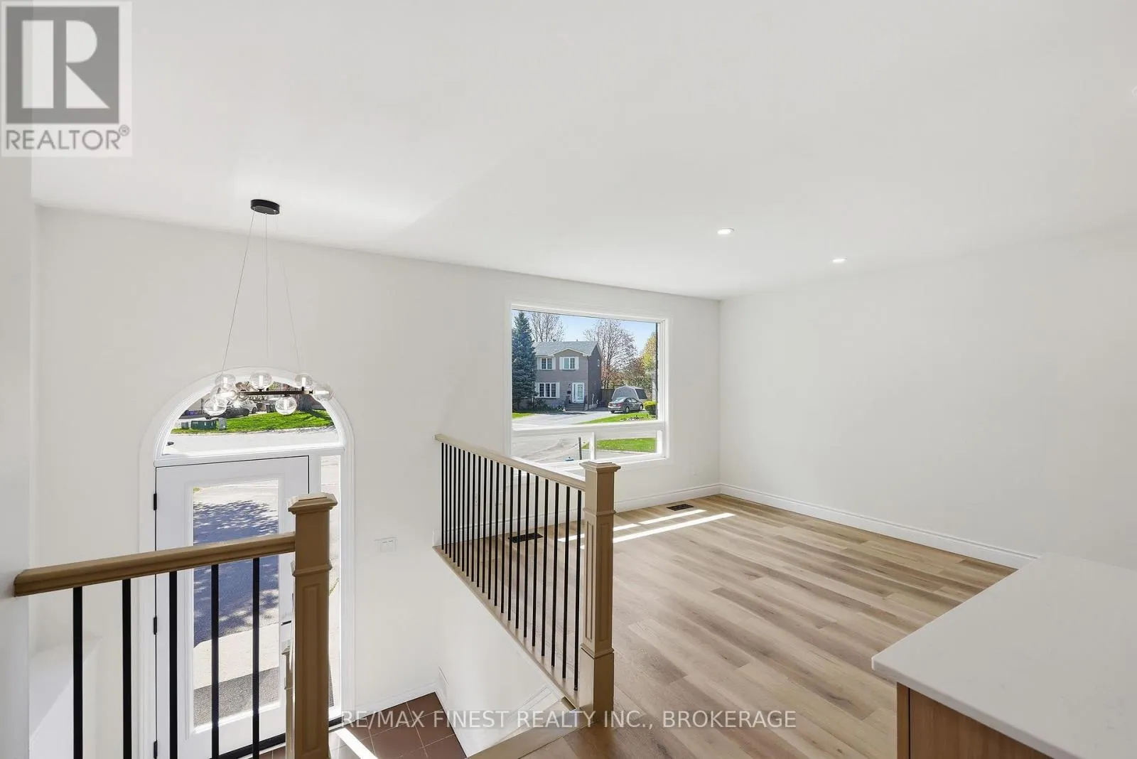 882 BEACONHILL COURT