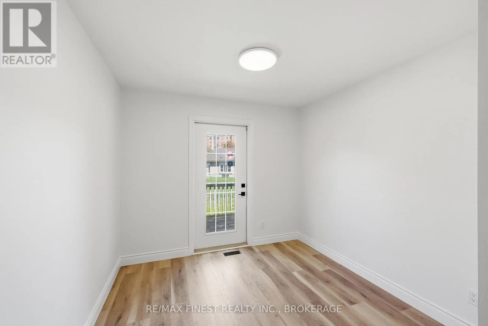 882 BEACONHILL COURT