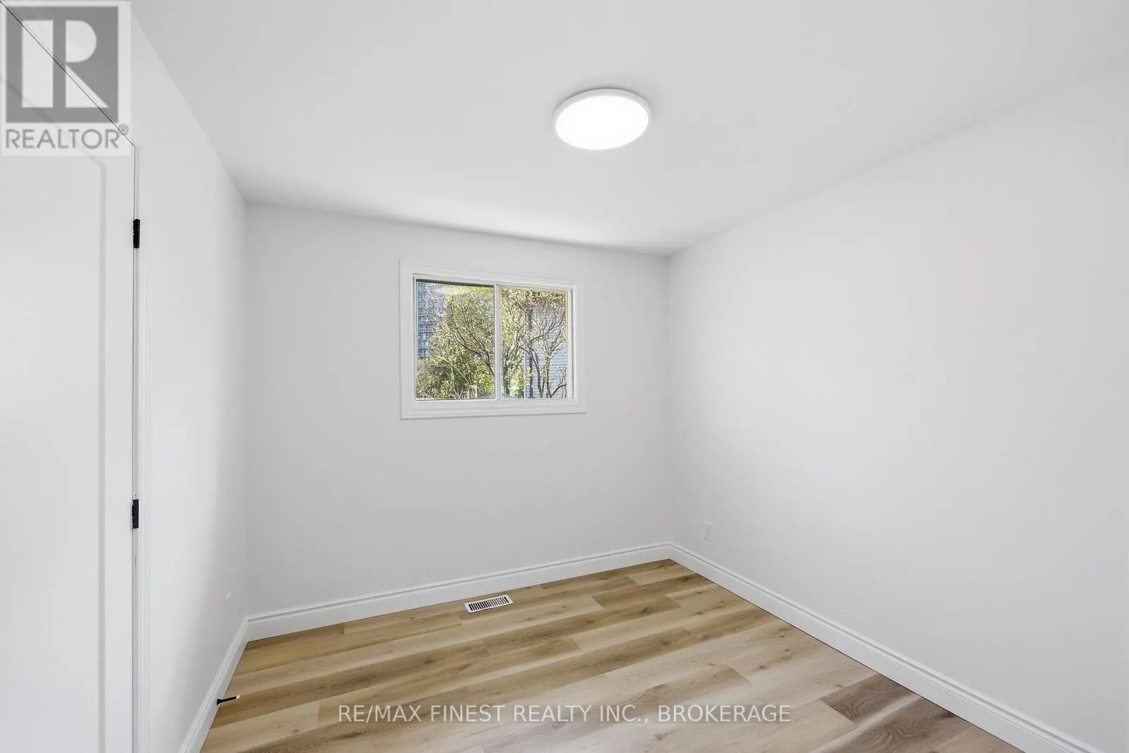 882 BEACONHILL COURT