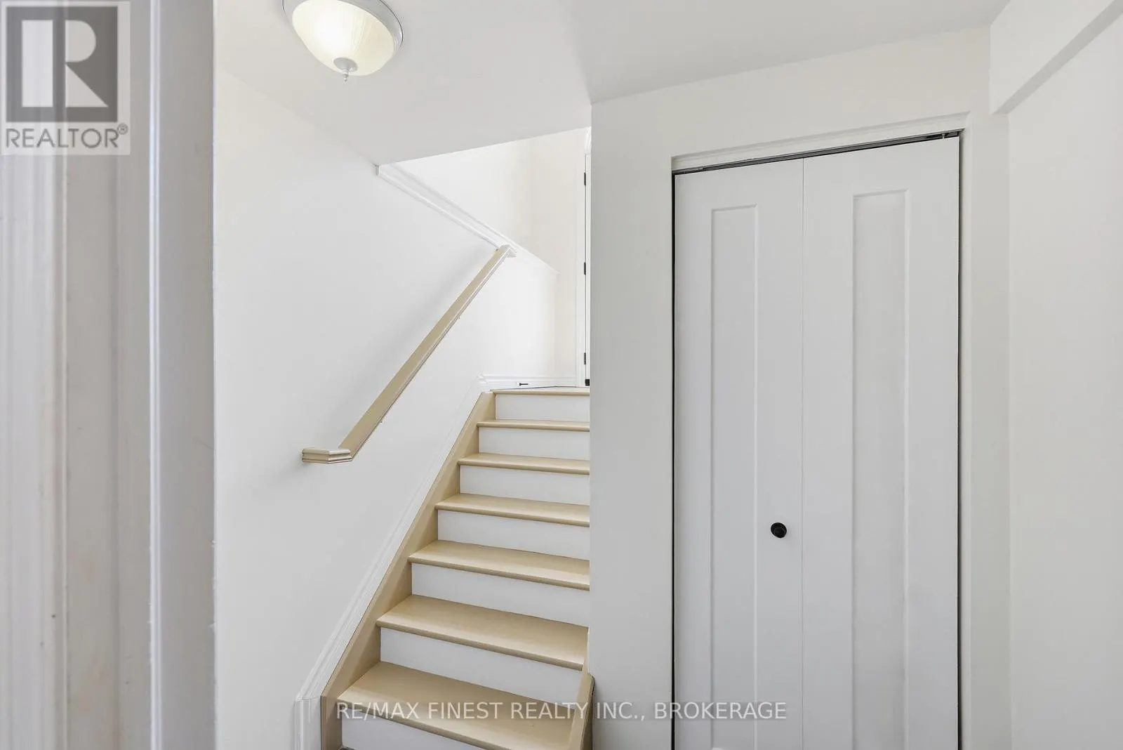 882 BEACONHILL COURT