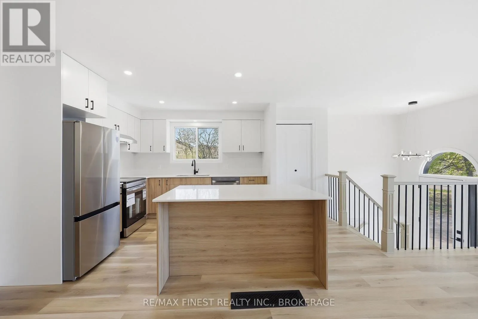 882 BEACONHILL COURT