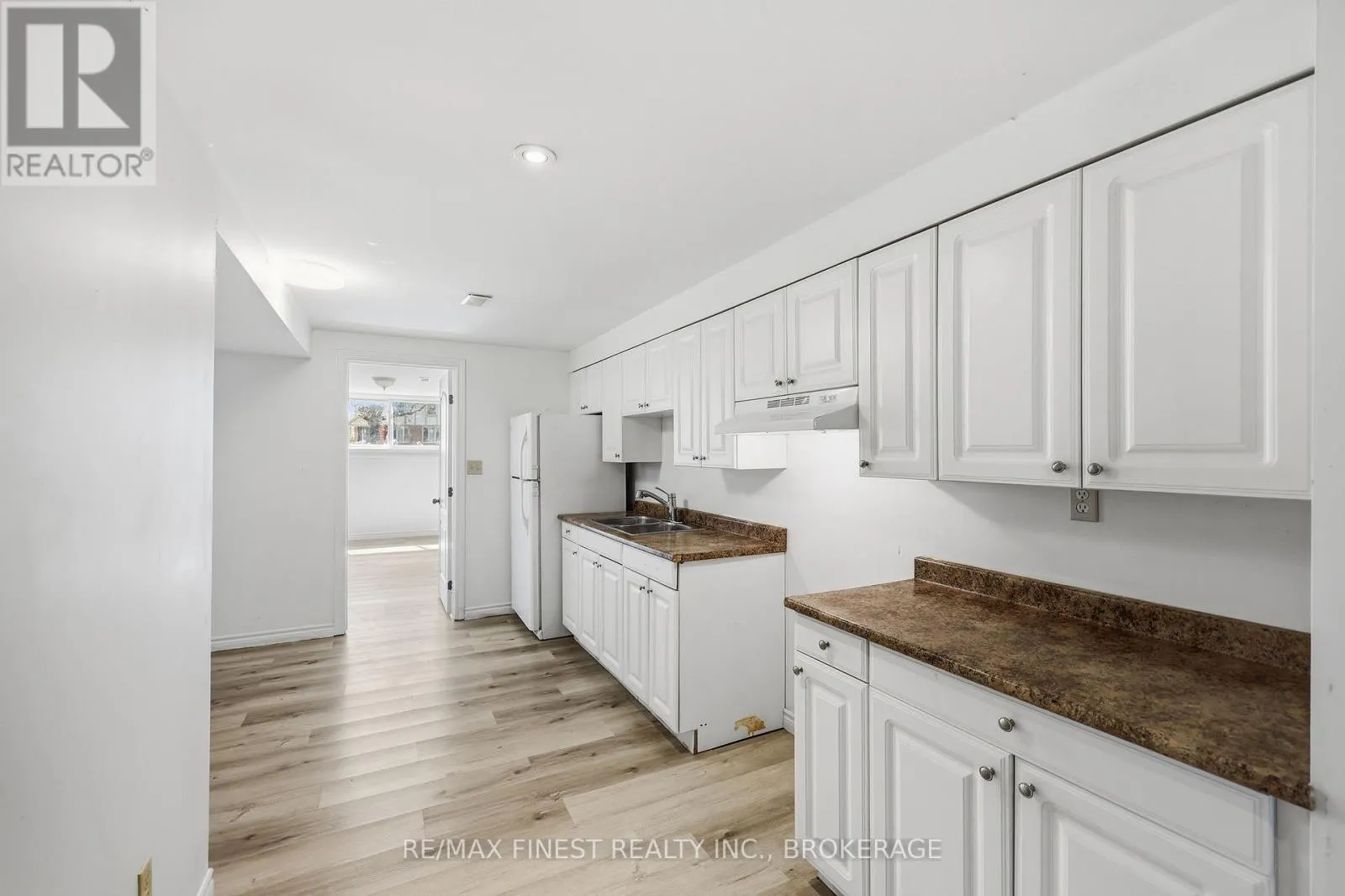 882 BEACONHILL COURT