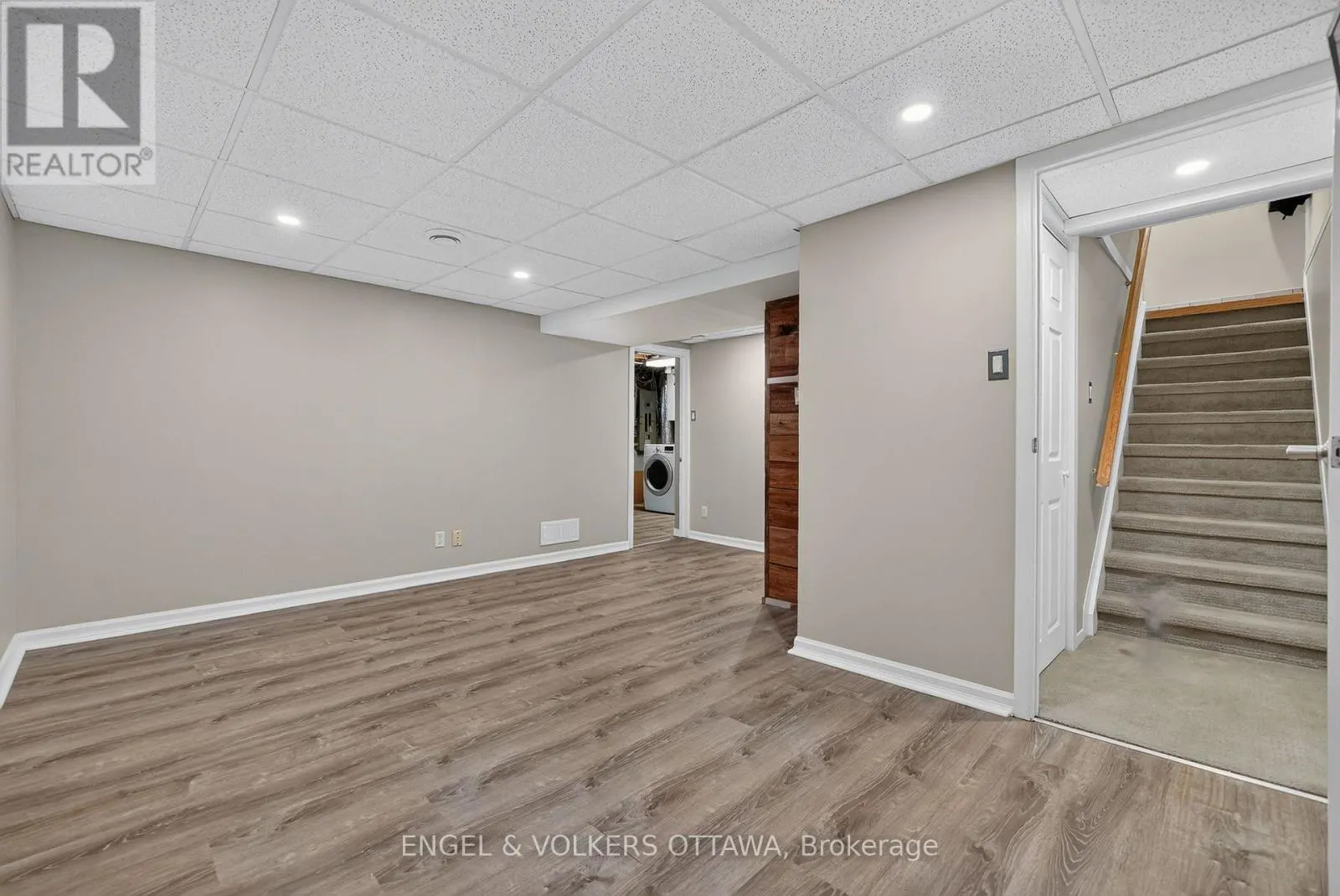 916 IROQUOIS ROAD