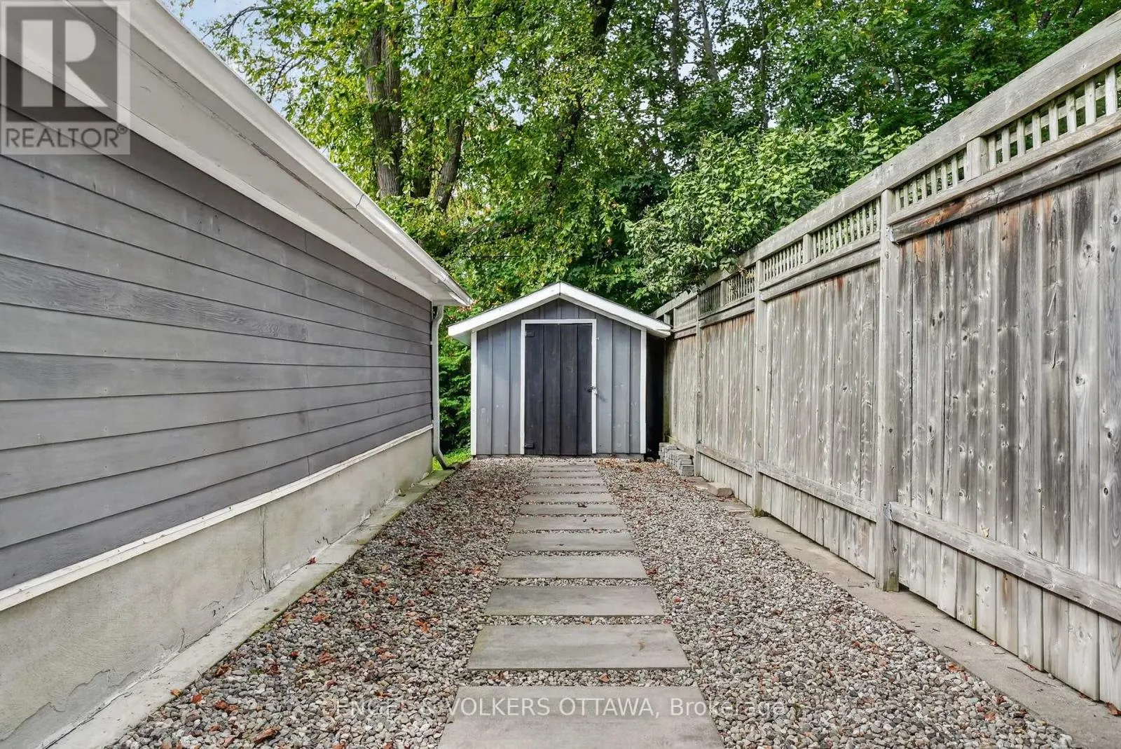 916 IROQUOIS ROAD
