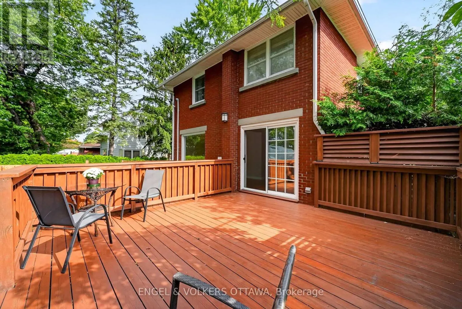916 IROQUOIS ROAD