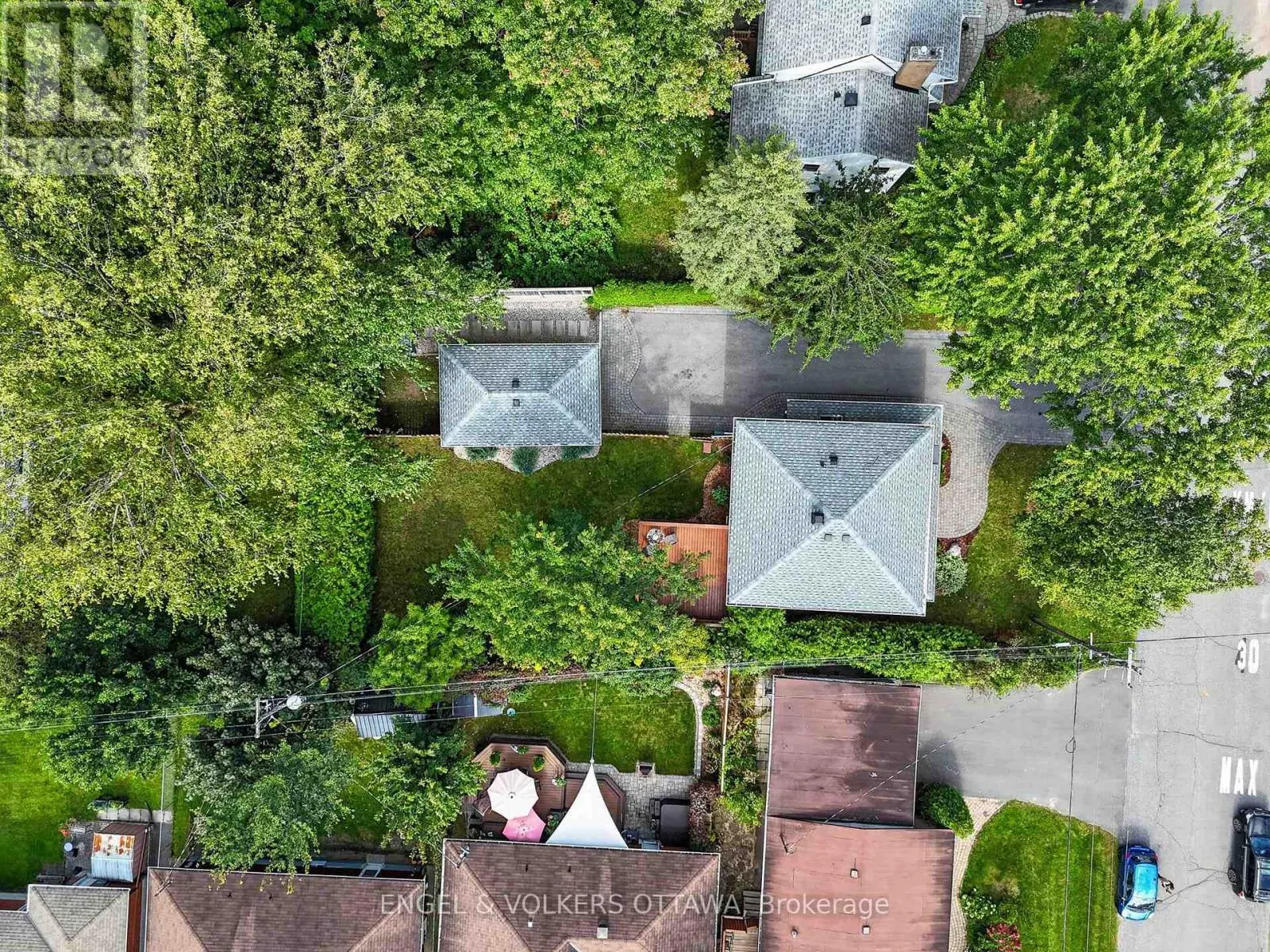 916 IROQUOIS ROAD