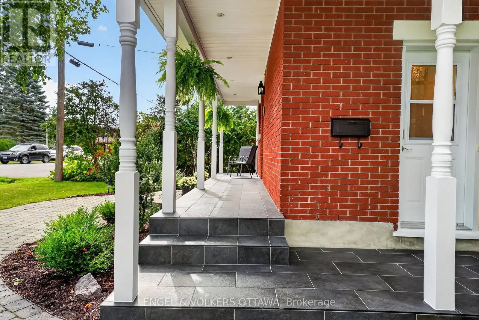 916 IROQUOIS ROAD