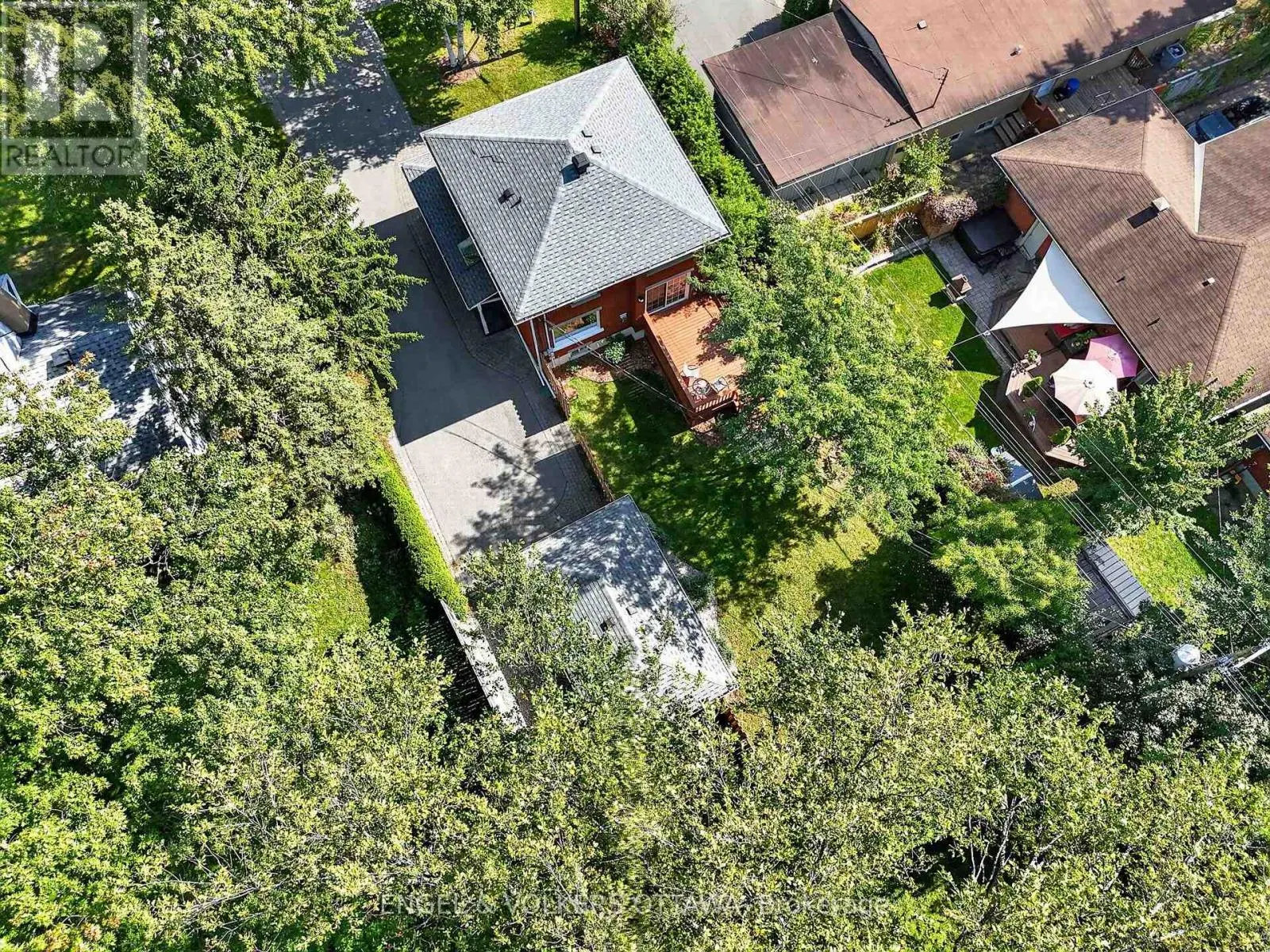 916 IROQUOIS ROAD