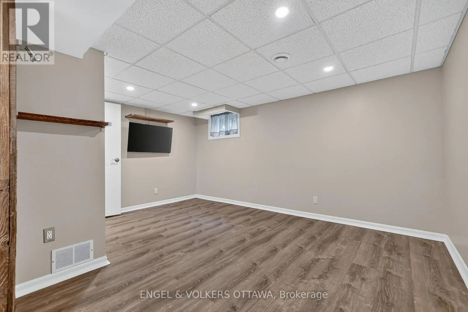 916 IROQUOIS ROAD