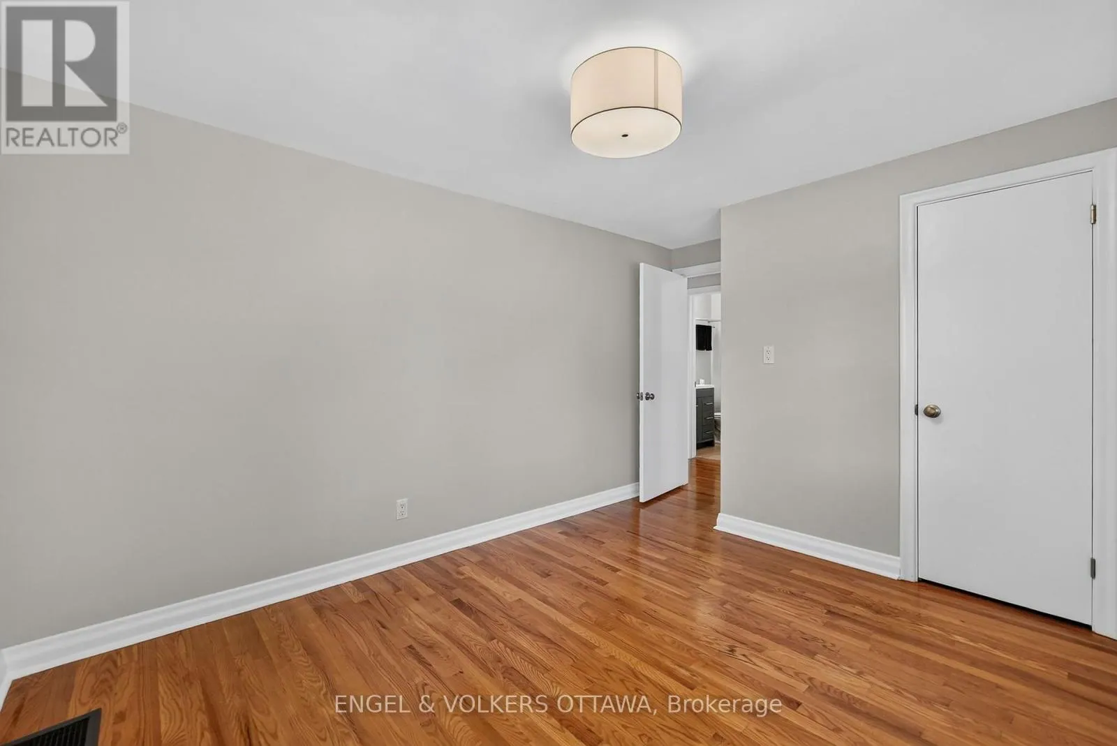 916 IROQUOIS ROAD