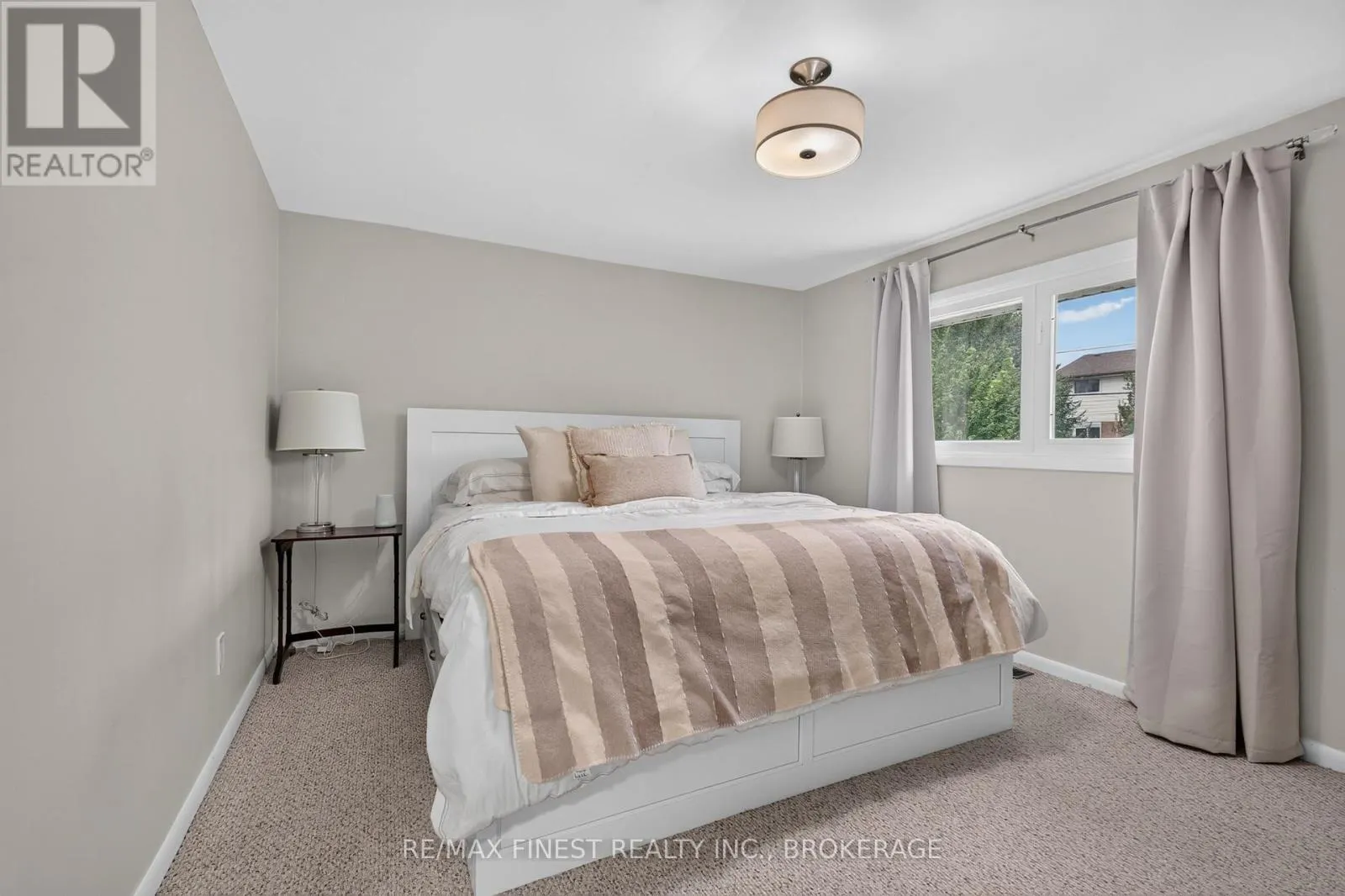 89 SUNSET BOULEVARD