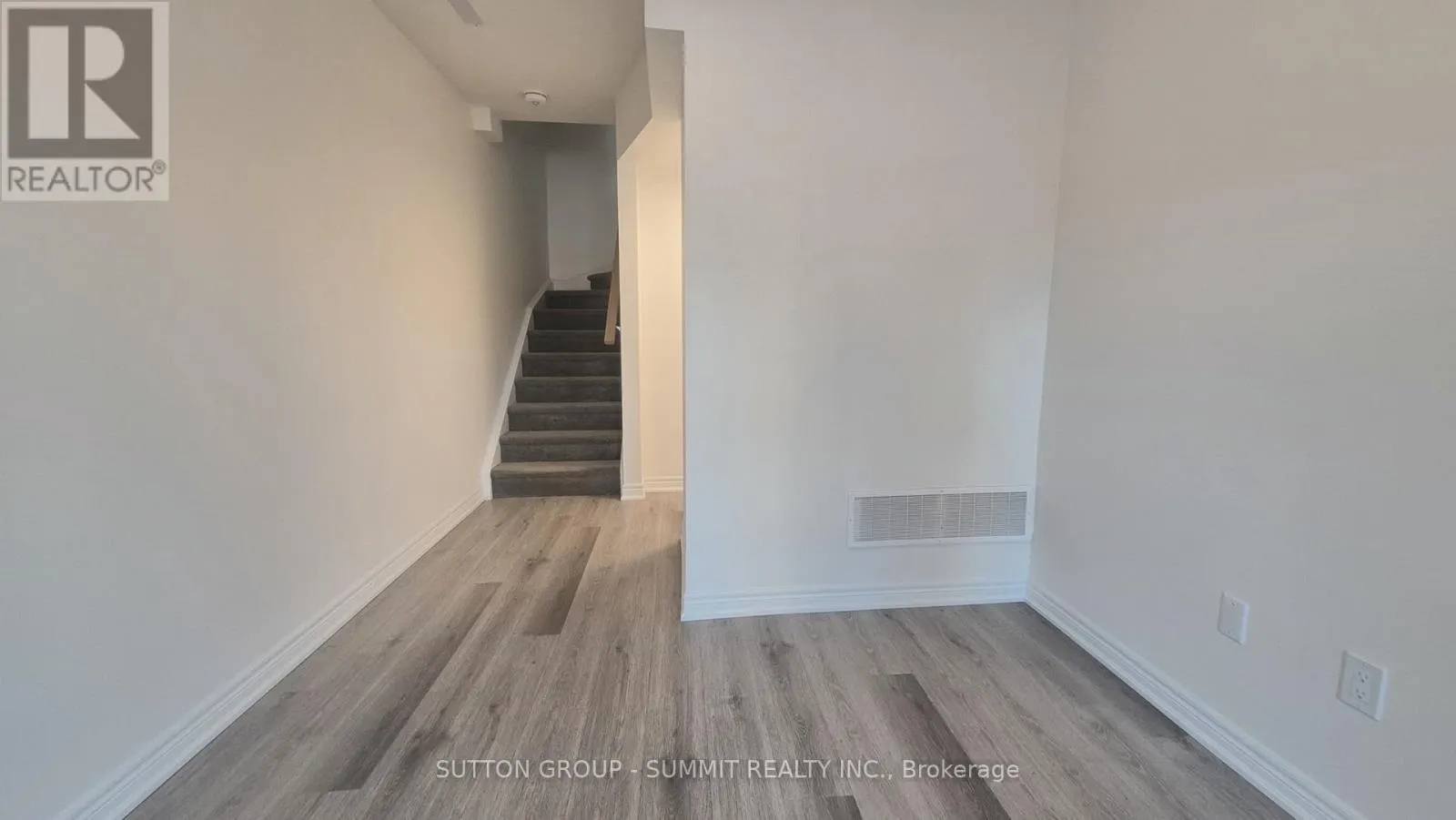 104 DRYDEN LANE