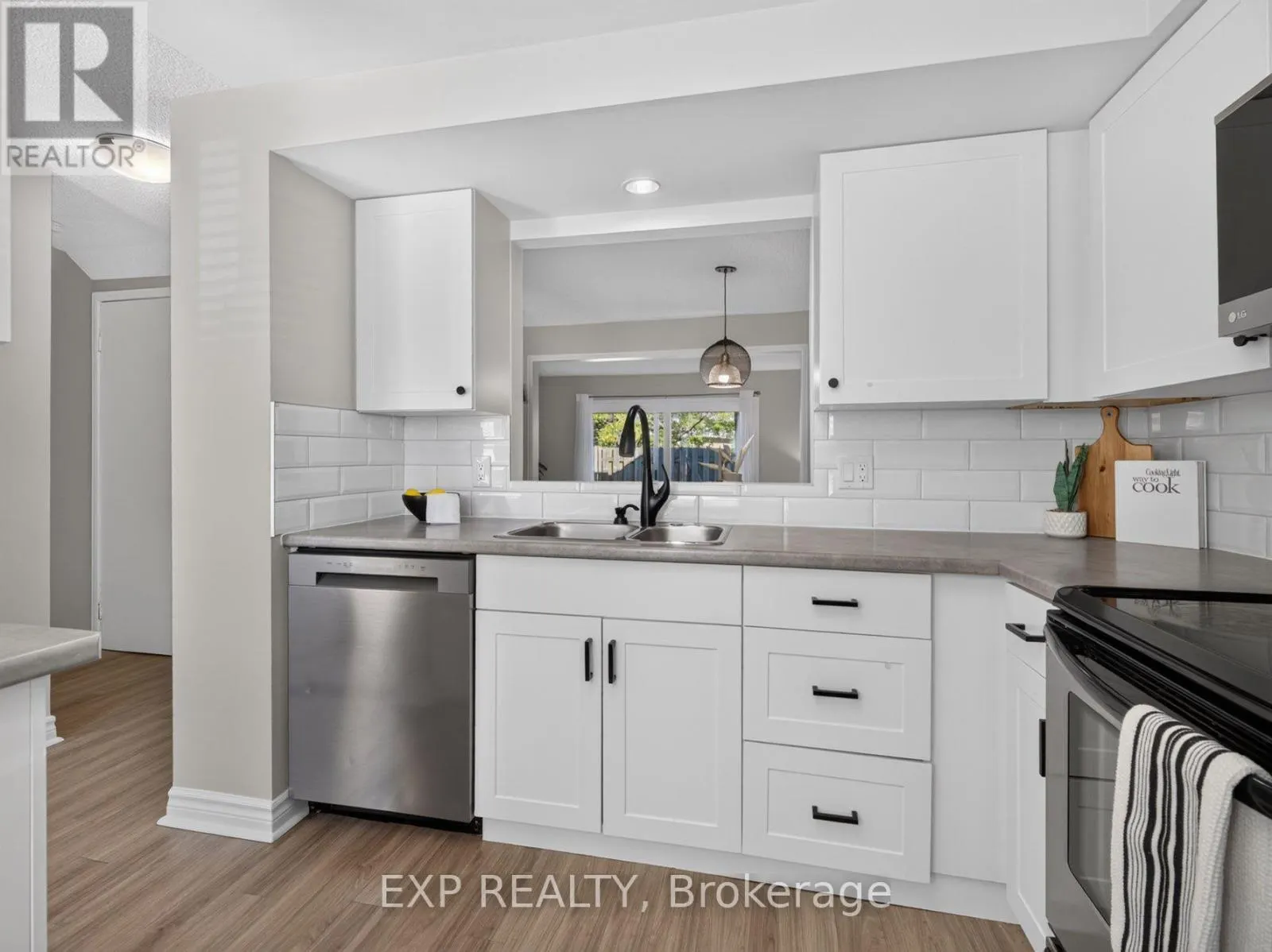20 - 242 LAKEPORT ROAD #20