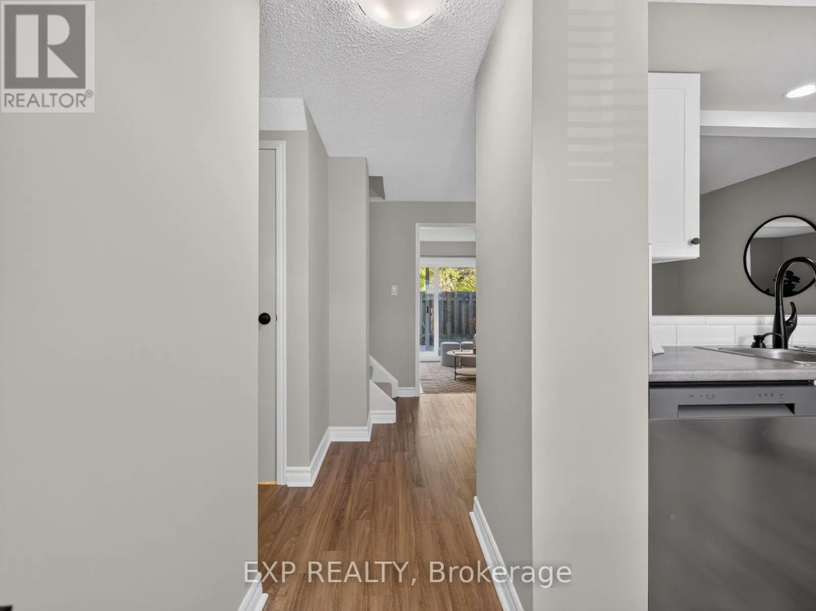 20 - 242 LAKEPORT ROAD #20