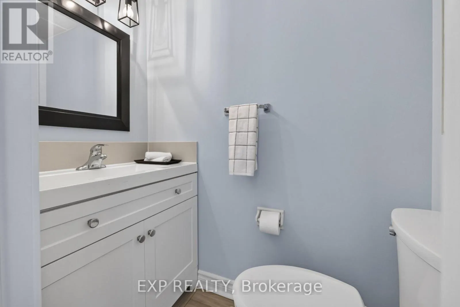 20 - 242 LAKEPORT ROAD #20