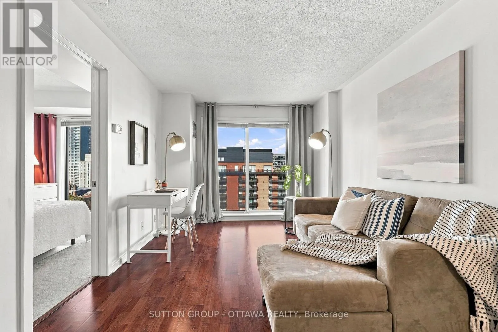 1012 - 138 SOMERSET STREET W