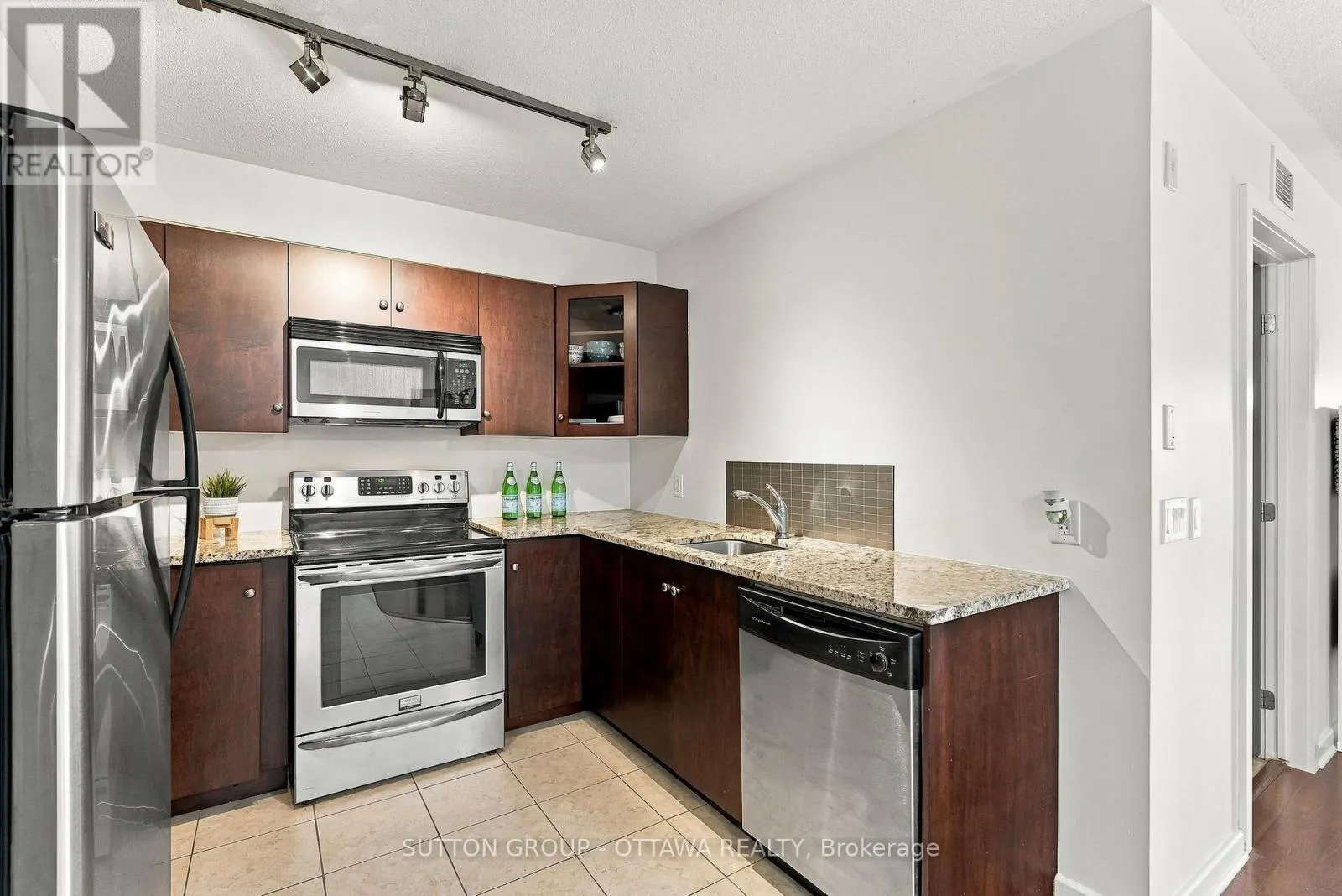 1012 - 138 SOMERSET STREET W
