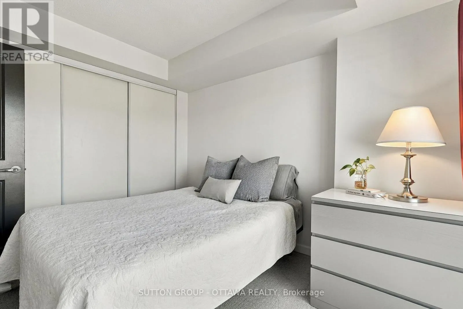 1012 - 138 SOMERSET STREET W