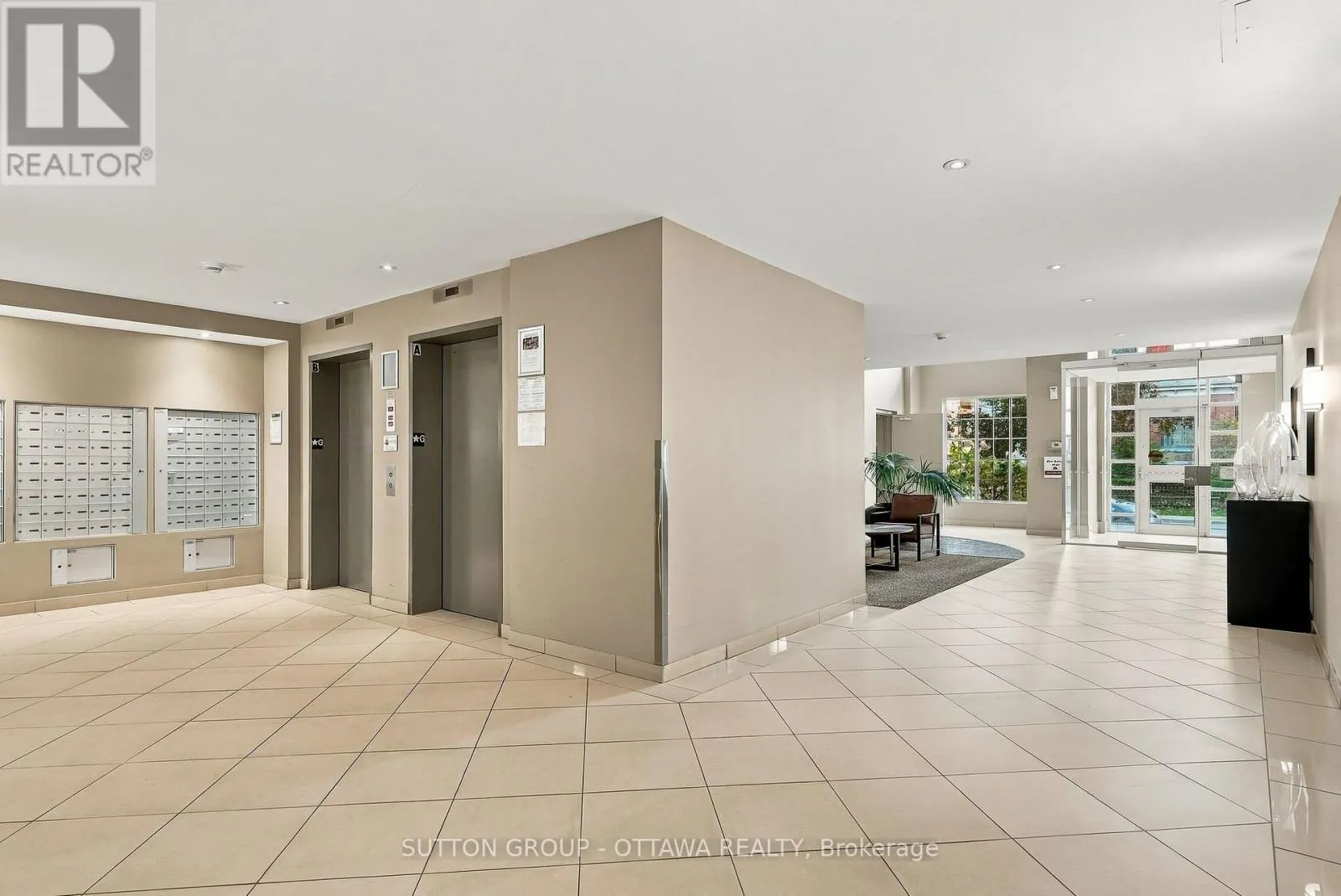 1012 - 138 SOMERSET STREET W