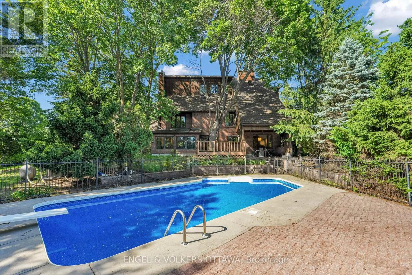 7 MID PINES GROVE