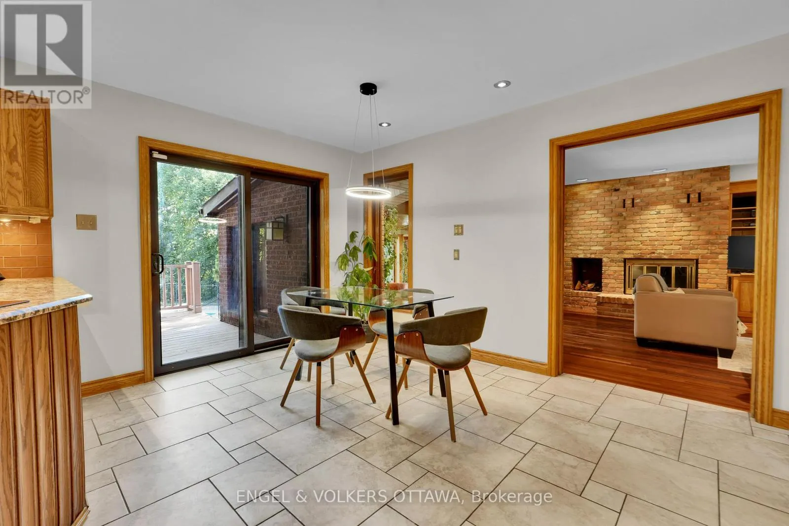 7 MID PINES GROVE