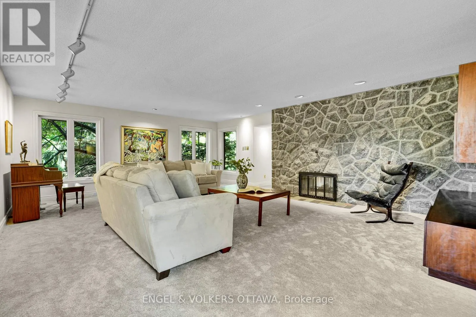 7 MID PINES GROVE