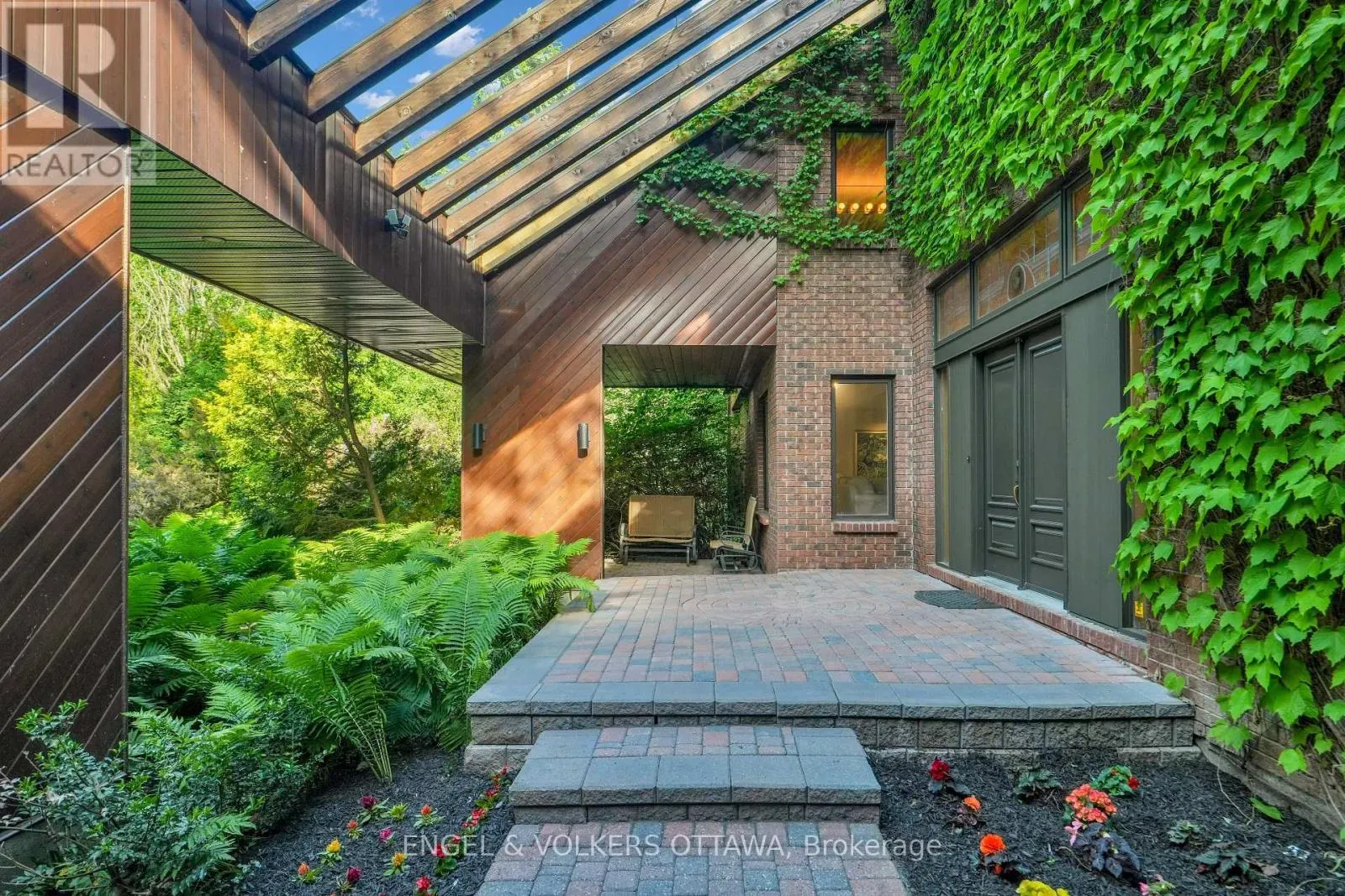 7 MID PINES GROVE