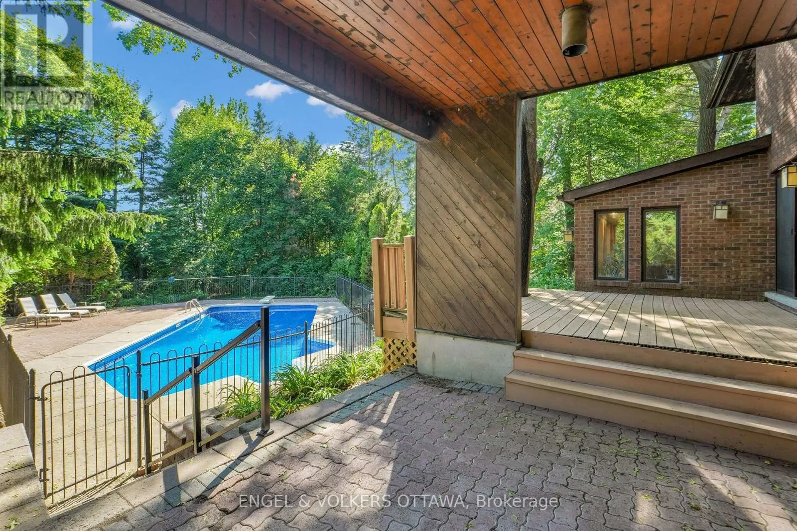 7 MID PINES GROVE