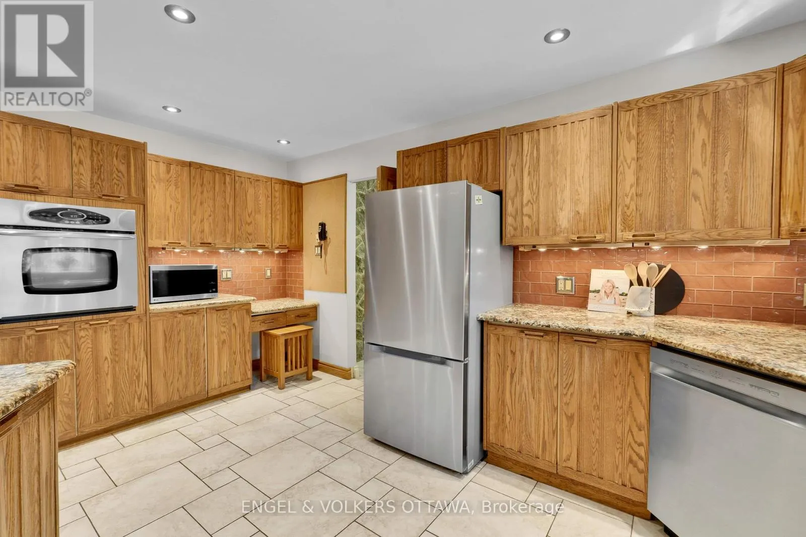 7 MID PINES GROVE