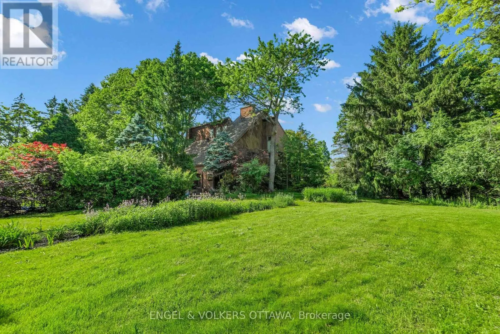 7 MID PINES GROVE