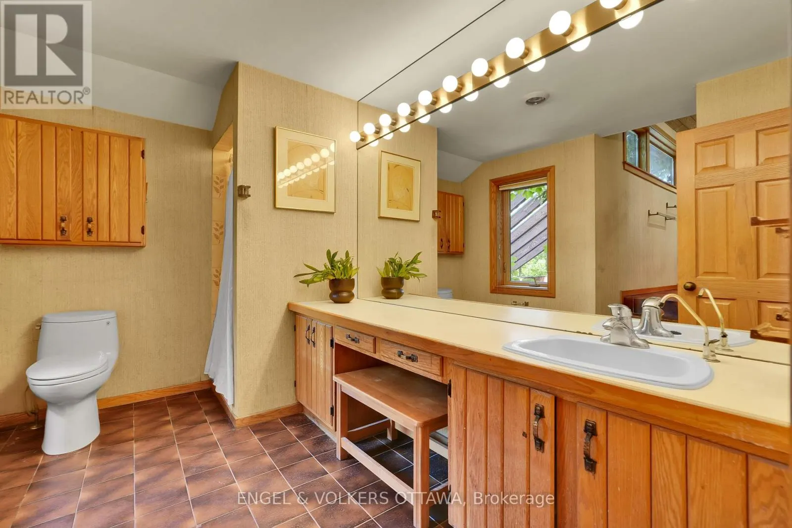 7 MID PINES GROVE