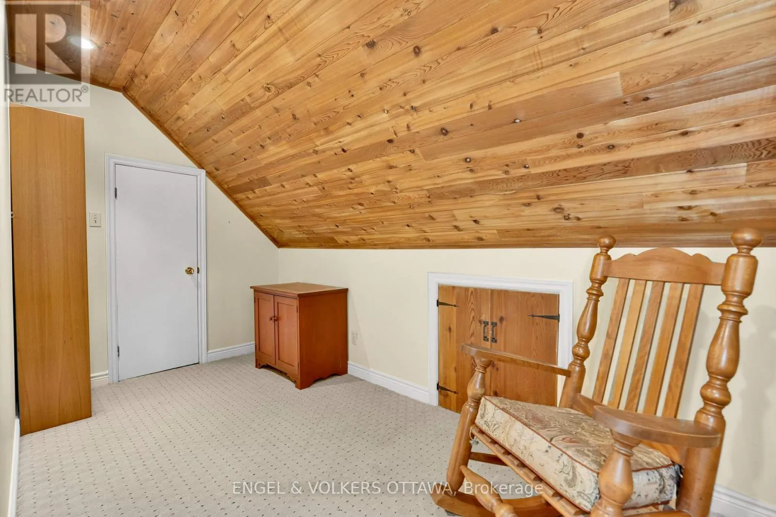 7 MID PINES GROVE