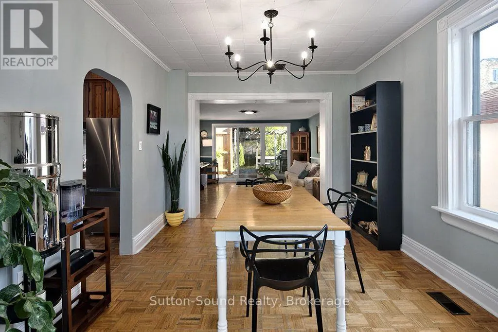 1219 2ND AVENUE E
