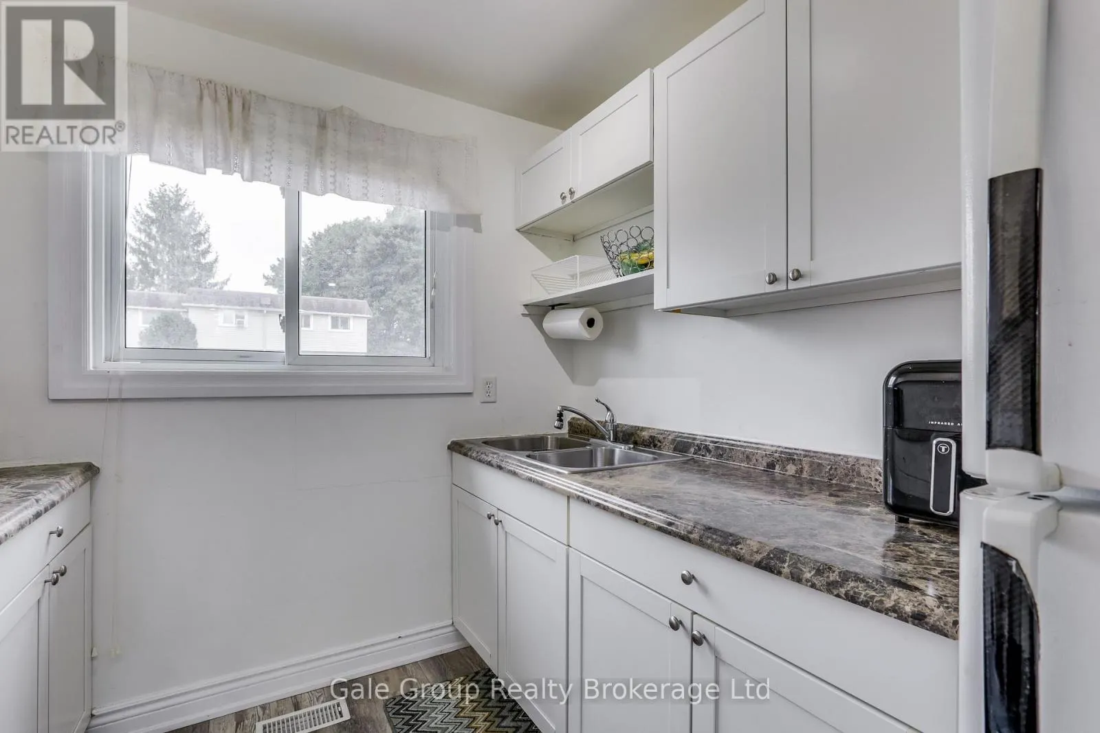9 - 105 SPRINGBANK AVENUE #9