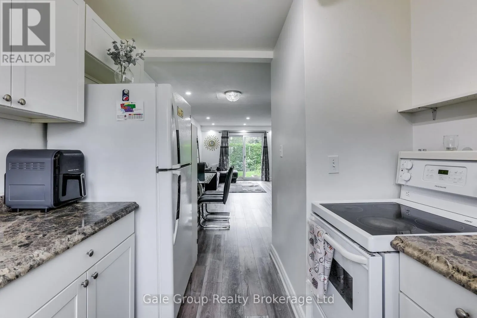 9 - 105 SPRINGBANK AVENUE #9