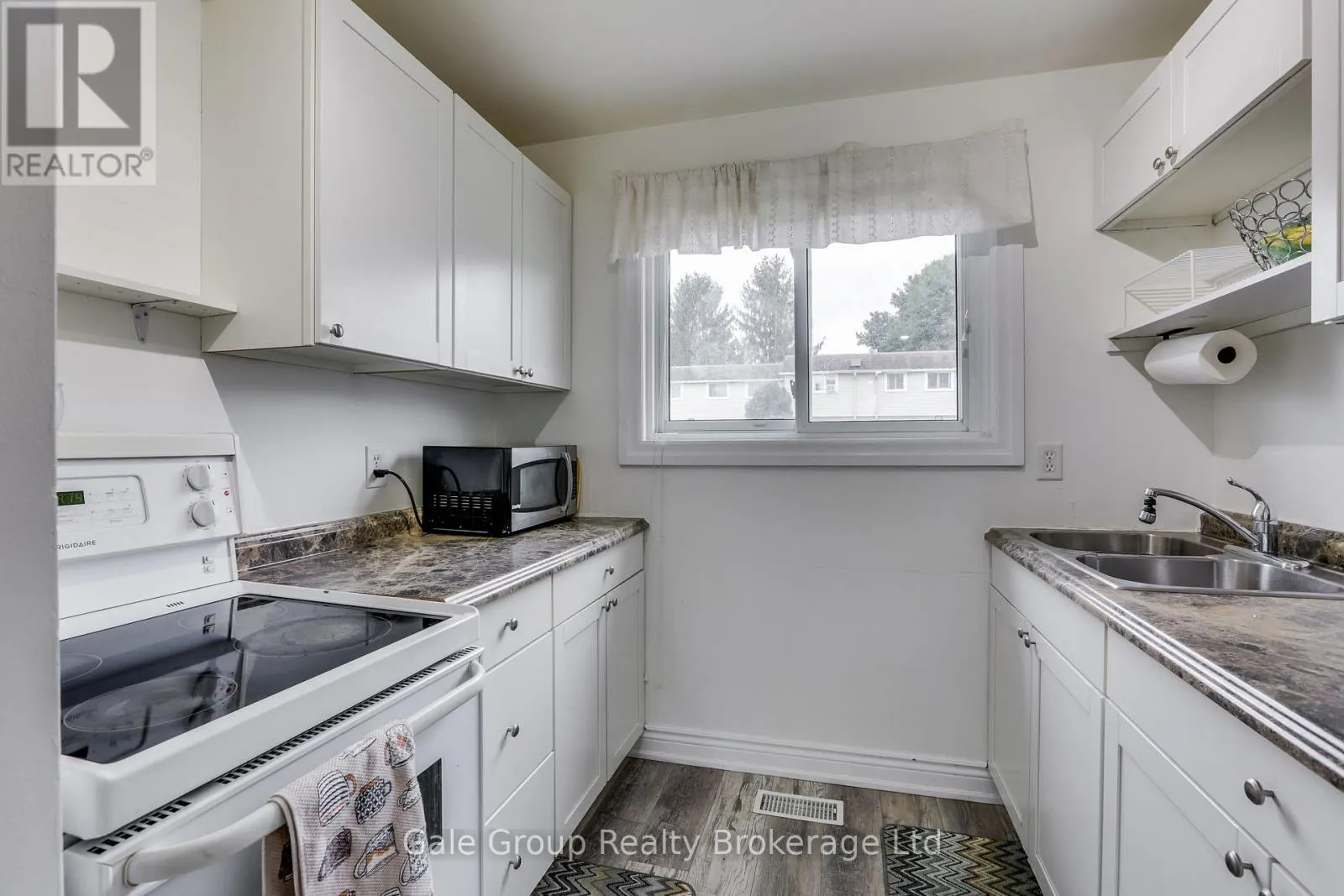 9 - 105 SPRINGBANK AVENUE #9