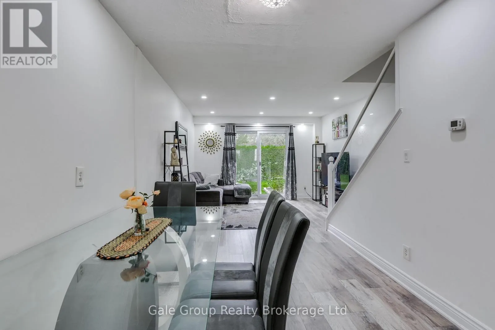 9 - 105 SPRINGBANK AVENUE #9