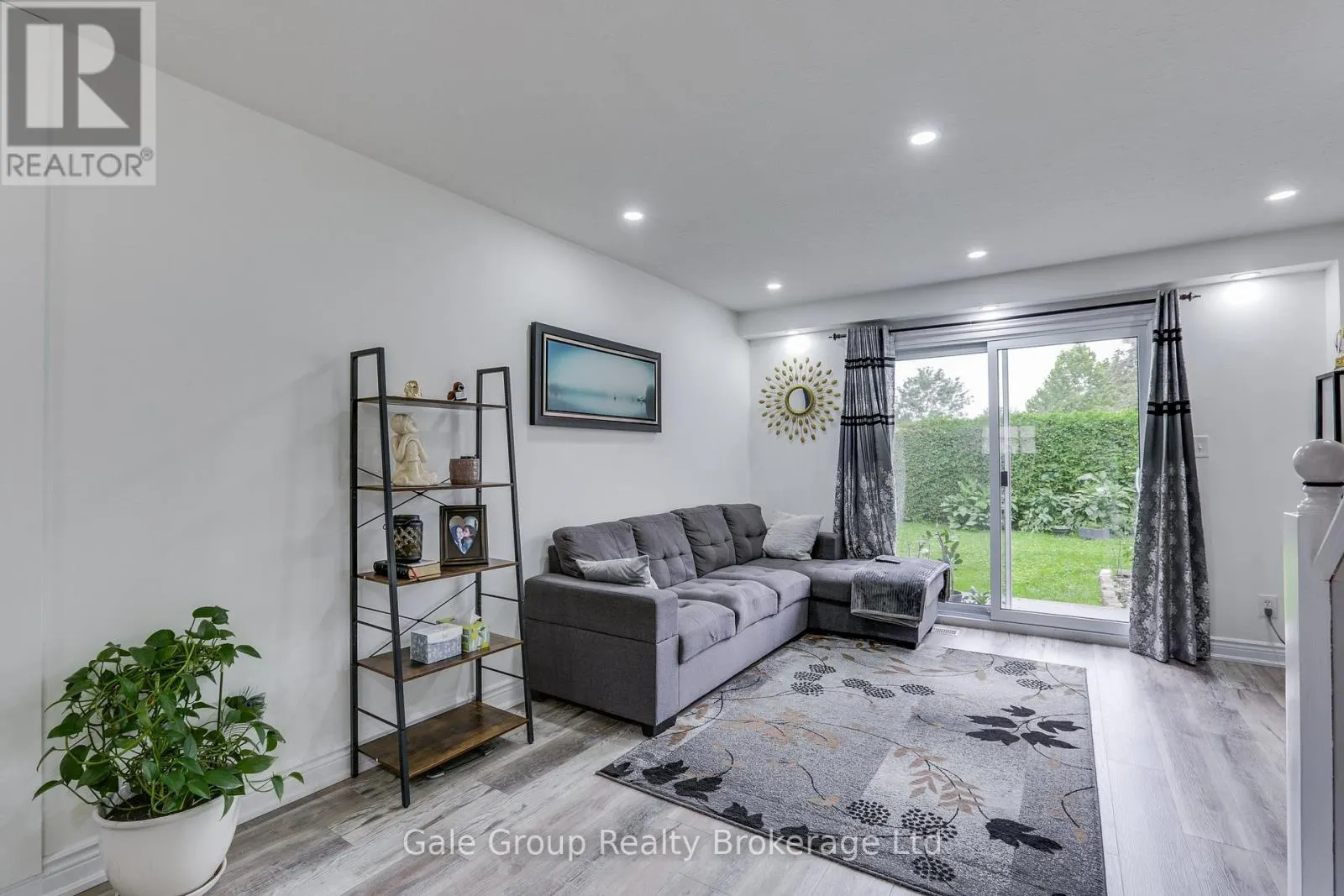 9 - 105 SPRINGBANK AVENUE #9