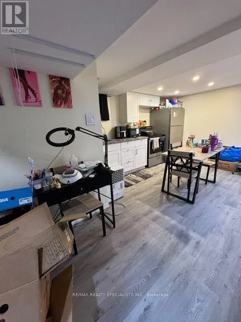 875 CHARLOTTE STREET