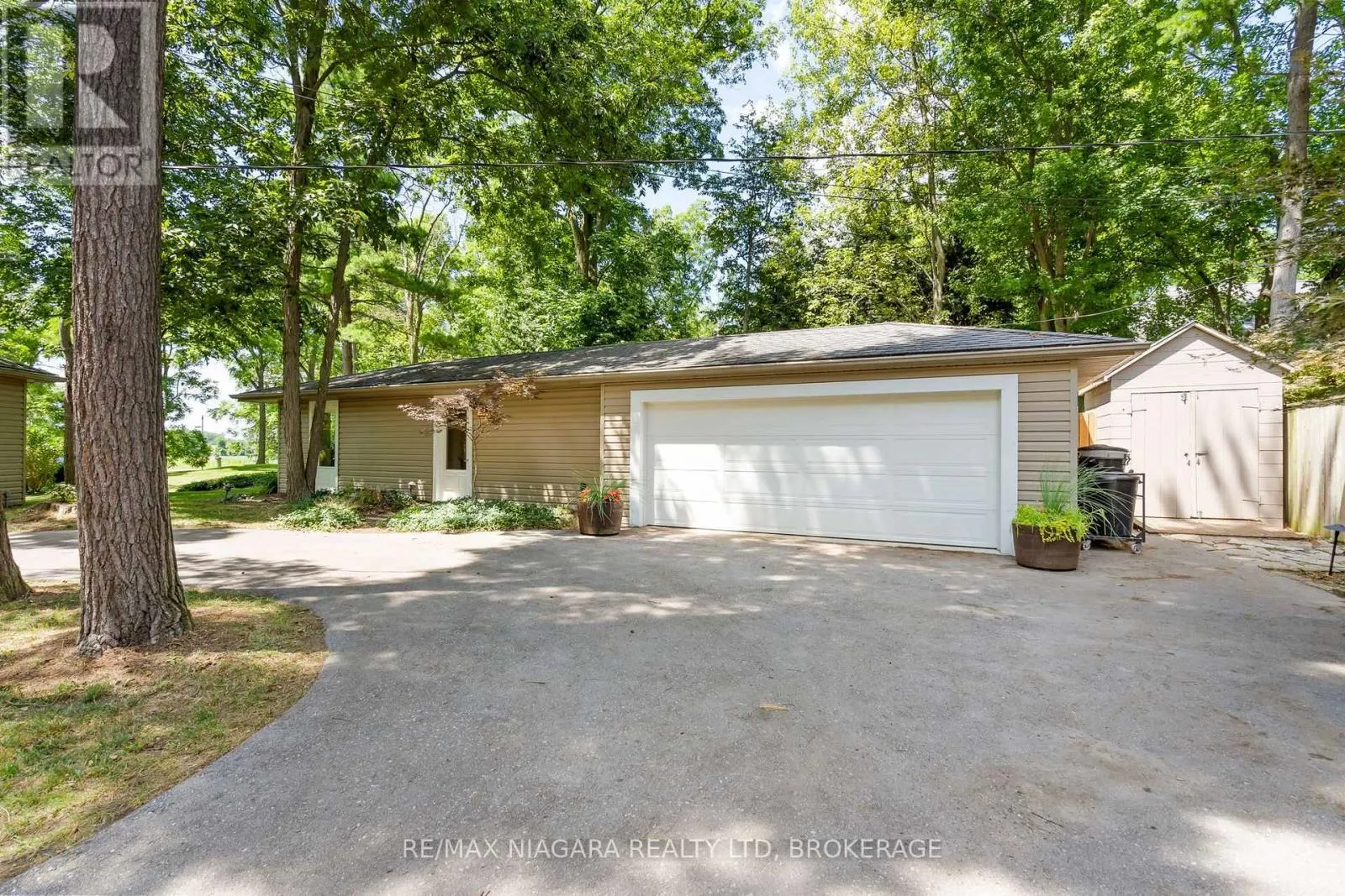 429 RIDGE ROAD E
