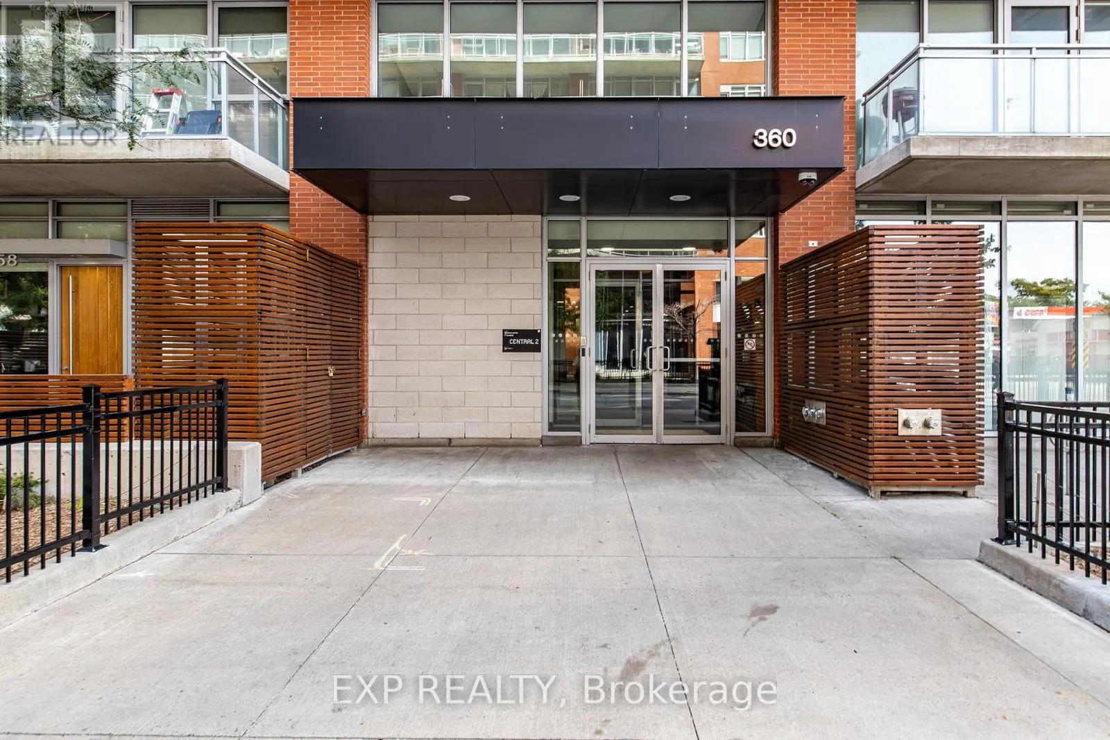 907 - 360 MCLEOD STREET