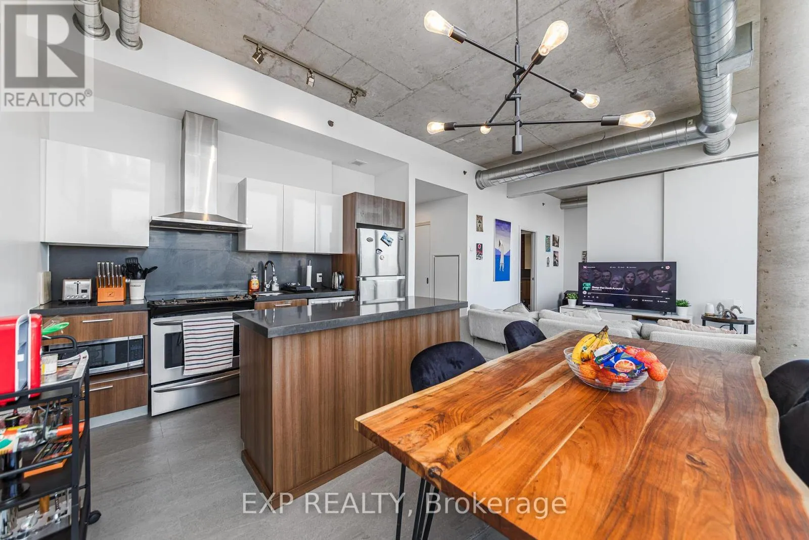 907 - 360 MCLEOD STREET