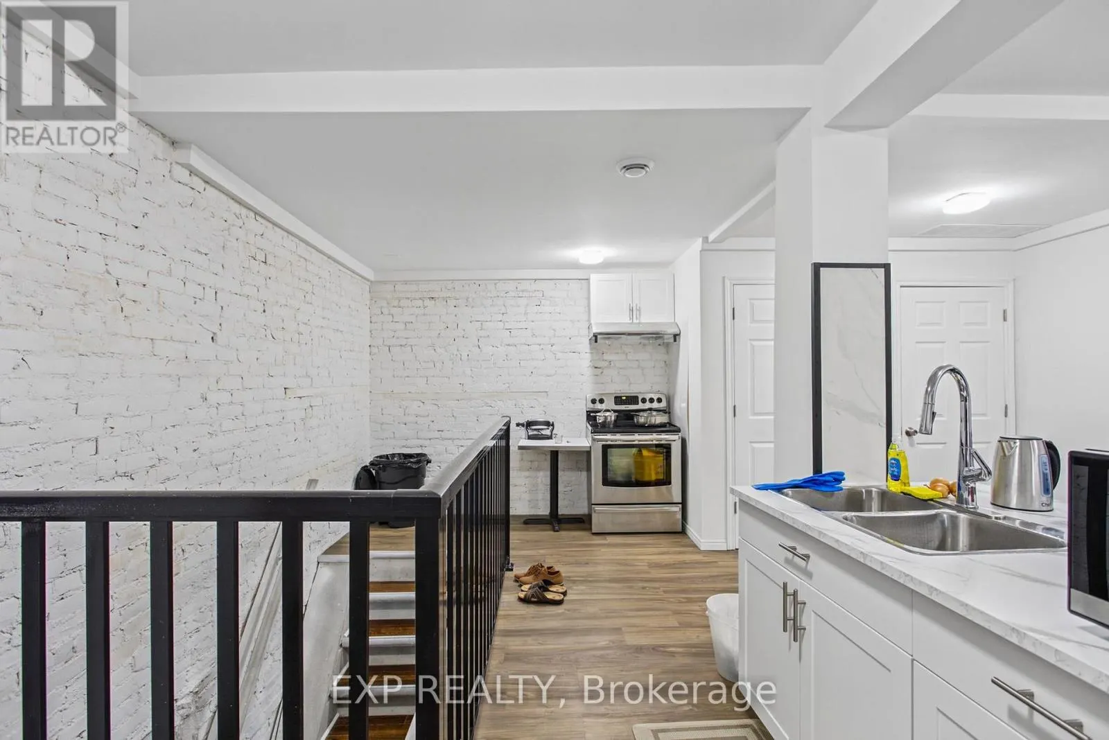 71 MAIN STREET E