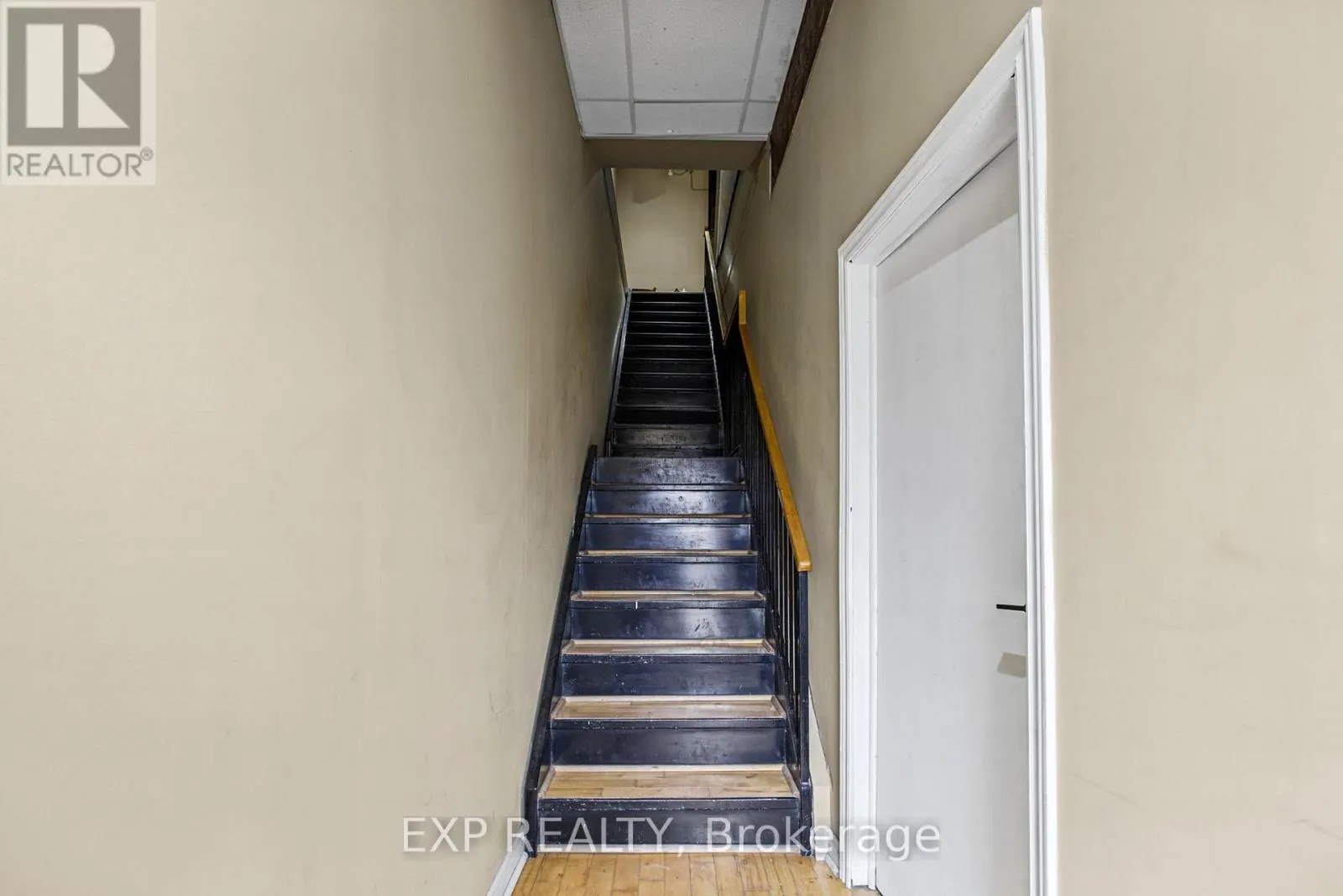 71 MAIN STREET E