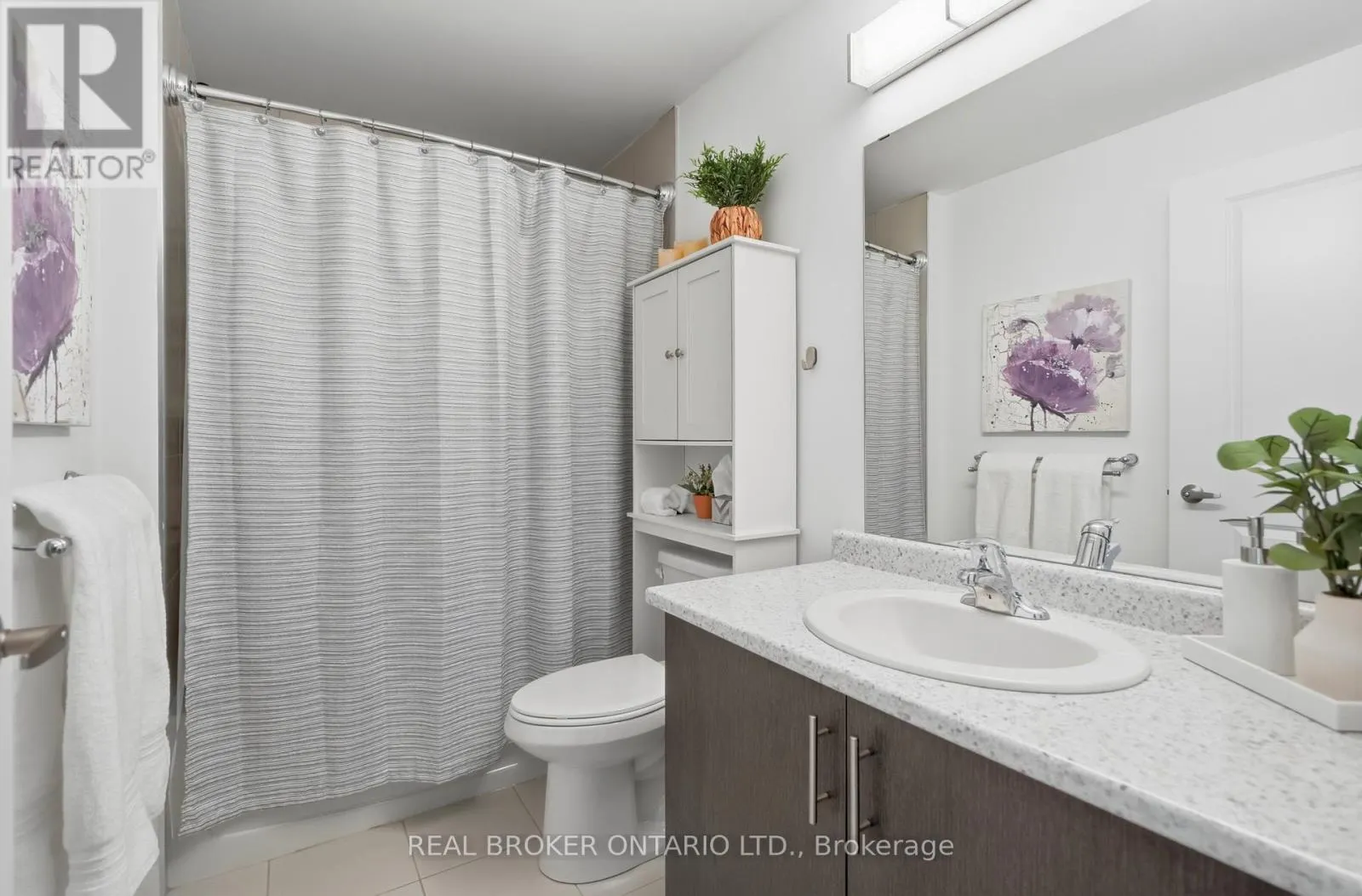 425 - 450 DUNDAS STREET E