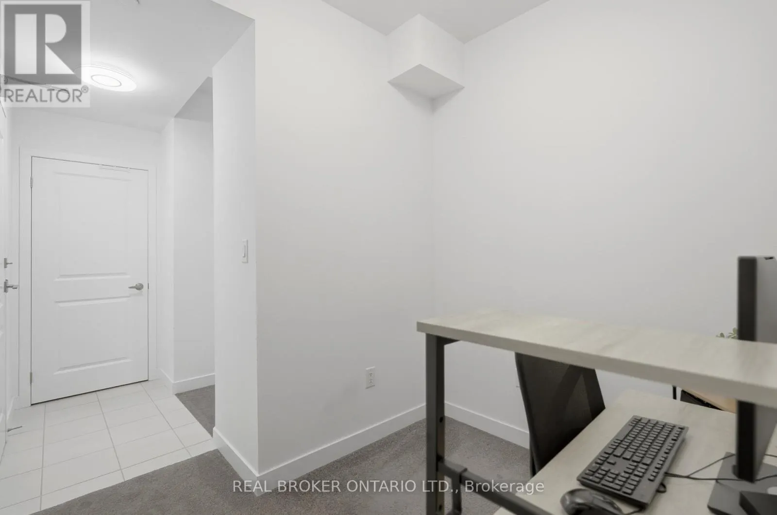 425 - 450 DUNDAS STREET E