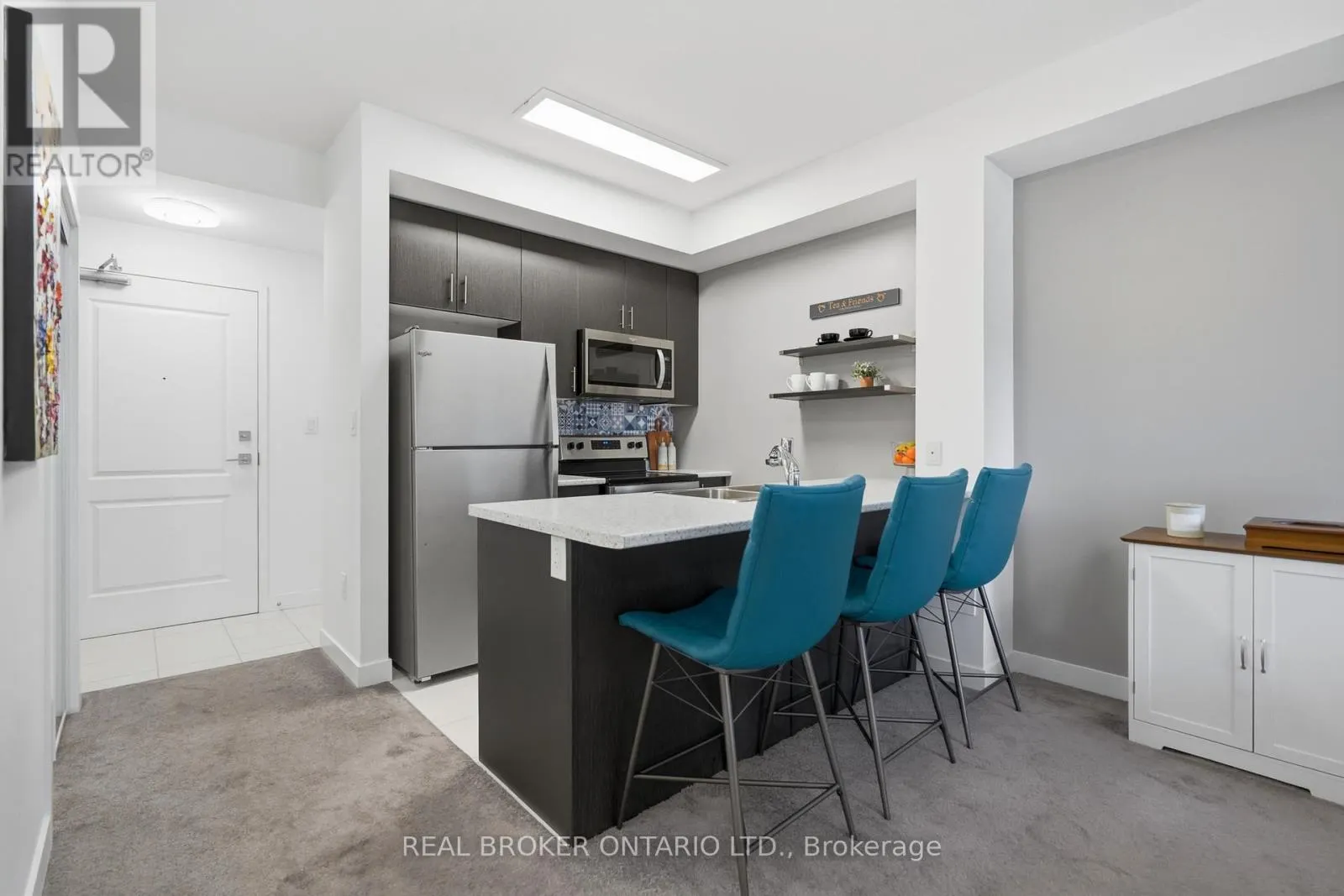 425 - 450 DUNDAS STREET E